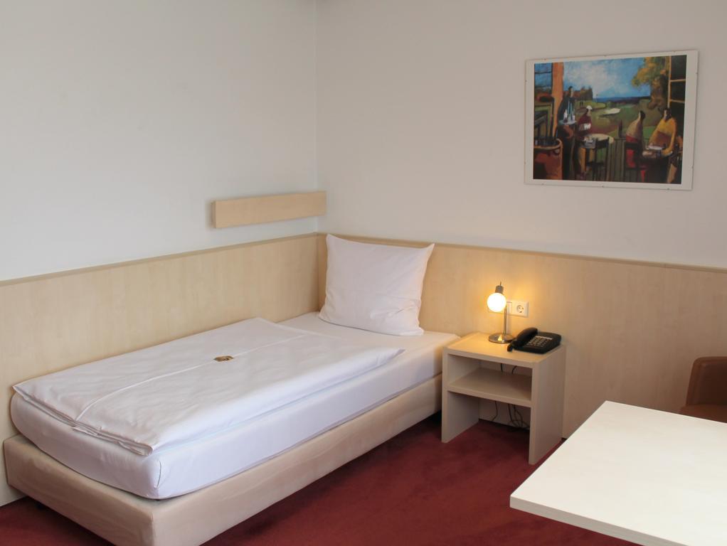 Hotel Am Bad Esslingen am Neckar Exterior photo